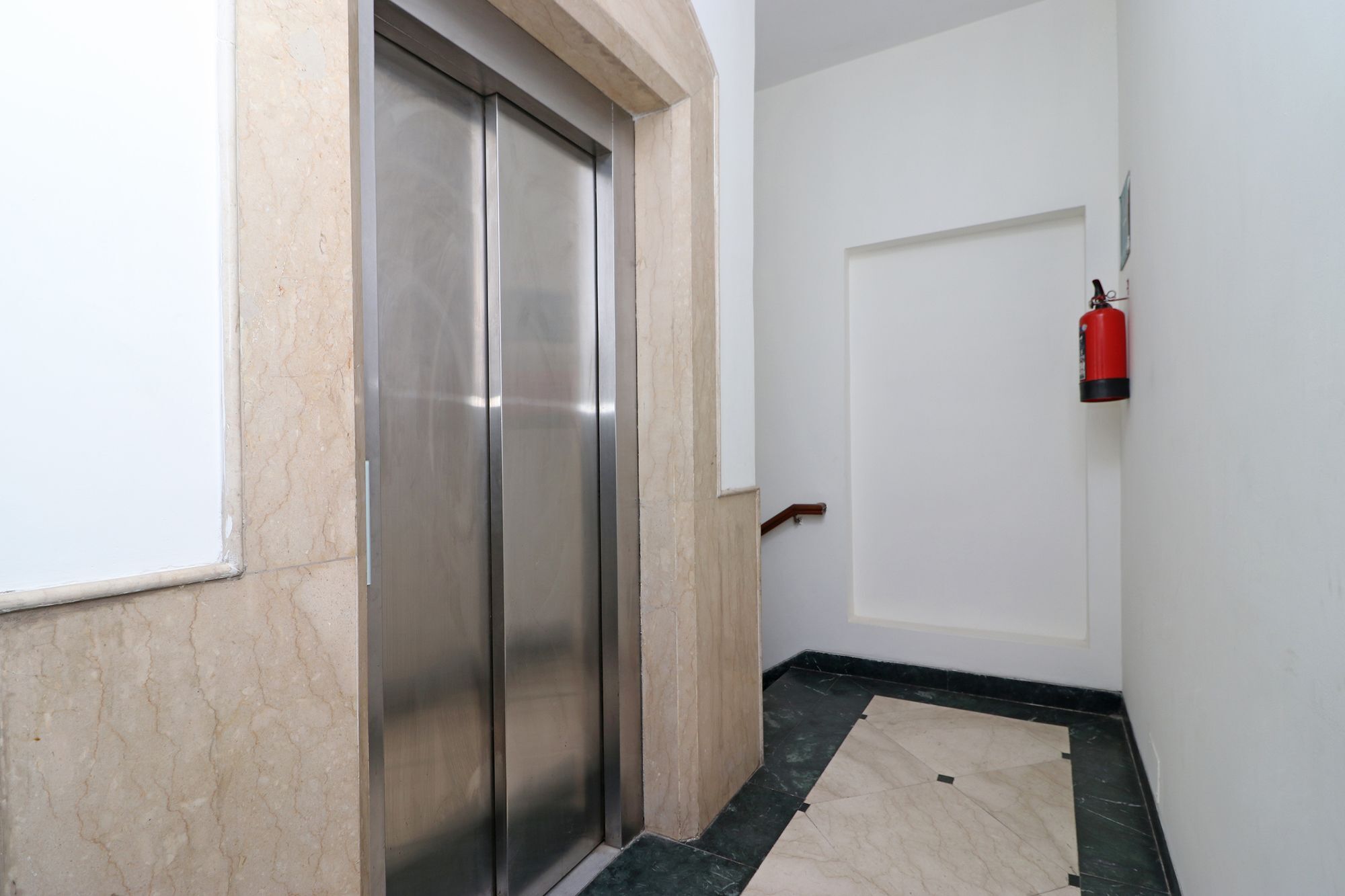 Fabexpress Ashray Hotel Noida Luaran gambar